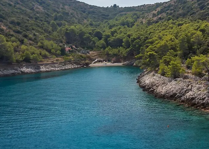 Robinson Divja 度假居 *